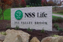 Outdoor monument signs in Jeannette, PA