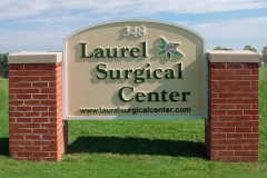 Outdoor_RoutedMonument_LaurelSurgicalCenter